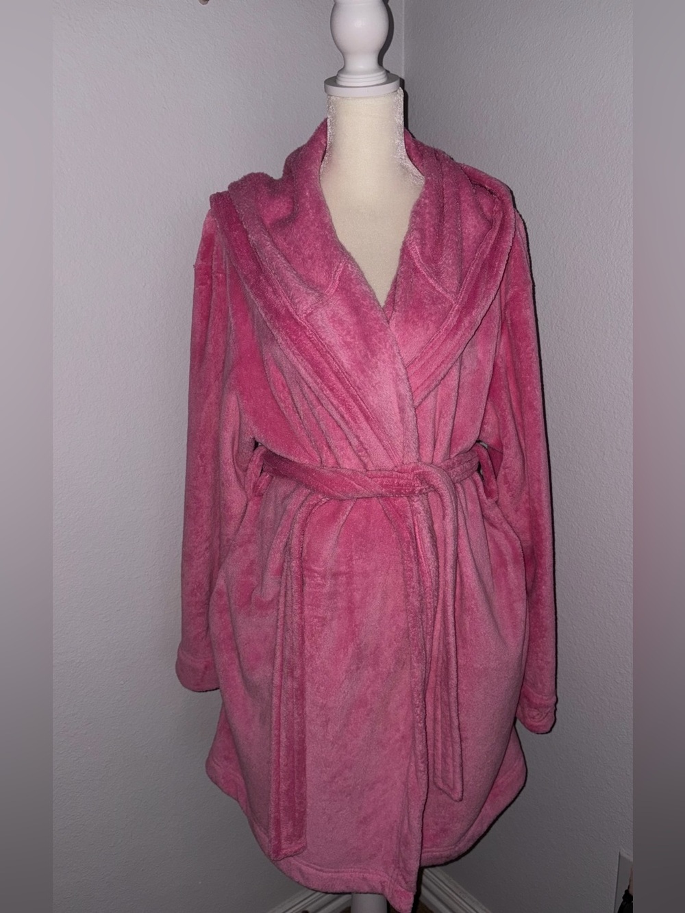 PINK Victoria's Secret Plush Shawl-Collar Robe in Pink